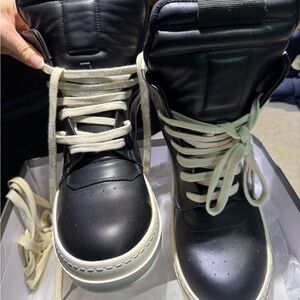 BNWT RICK OWENS MEN SHOES SIZE 45EU 

Rick Owens Black High-Top Sneakers